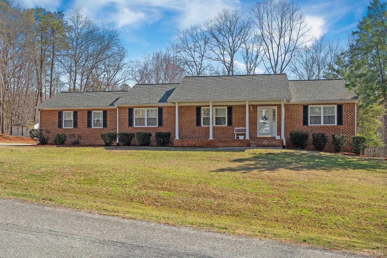 53 Woodlake Circle, Altavista, Virginia image 2