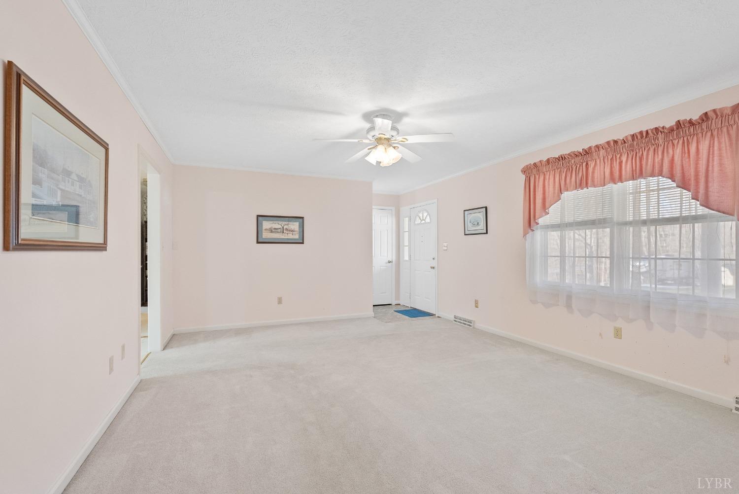 53 Woodlake Circle, Altavista, Virginia image 6