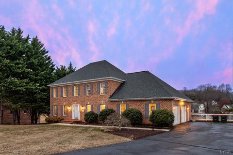 Photo of 1305 Summerpark Drive, Forest, VA 24551 (MLS # 366593)