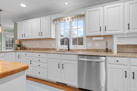 Tiny photo for 1305 Summerpark Drive, Forest, VA 24551 (MLS # 366593)