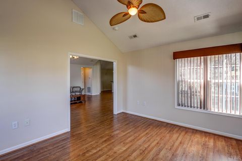 Tiny photo for 1106 Jefferson Way, Forest, VA 24551 (MLS # 365017)