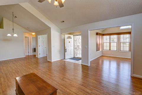 Tiny photo for 1106 Jefferson Way, Forest, VA 24551 (MLS # 365017)