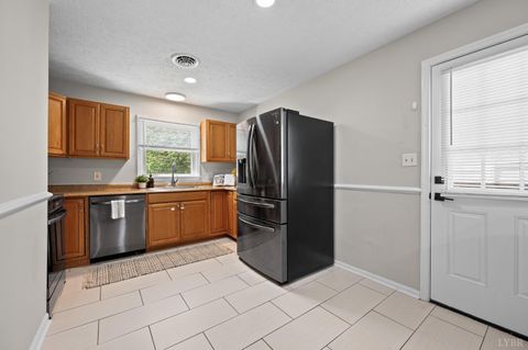 Tiny photo for 319 Warren Avenue, Lynchburg, VA 24501 (MLS # 366734)
