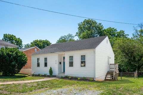 Tiny photo for 319 Warren Avenue, Lynchburg, VA 24501 (MLS # 366734)