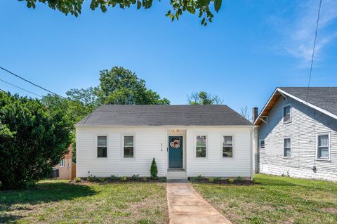 Tiny photo for 319 Warren Avenue, Lynchburg, VA 24501 (MLS # 366734)