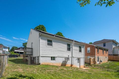 Tiny photo for 319 Warren Avenue, Lynchburg, VA 24501 (MLS # 366734)