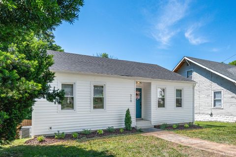 Photo of 319 Warren Avenue, Lynchburg, VA 24501 (MLS # 366734)