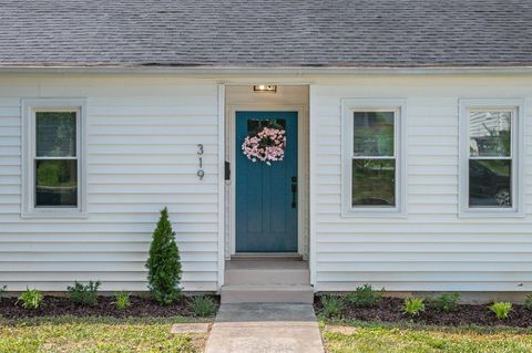 Tiny photo for 319 Warren Avenue, Lynchburg, VA 24501 (MLS # 366734)