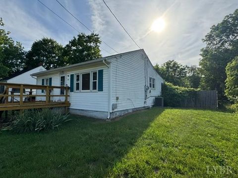 Homes For Sale - 4620 Shula Drive<br/> Pittsylvania County, Hurt, VA 24563