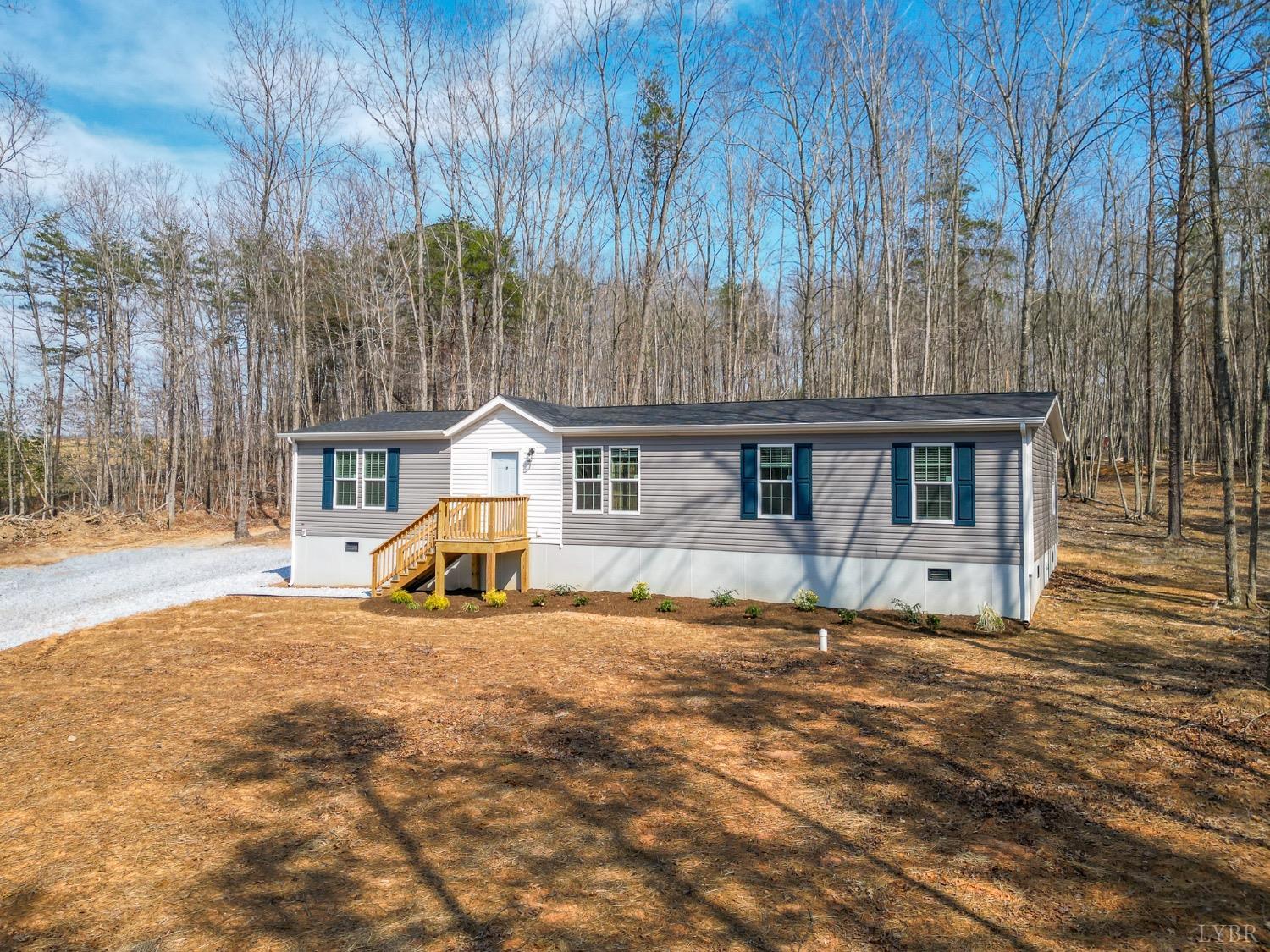 1381 Moccasin Path Trail, Huddleston, Virginia image 2
