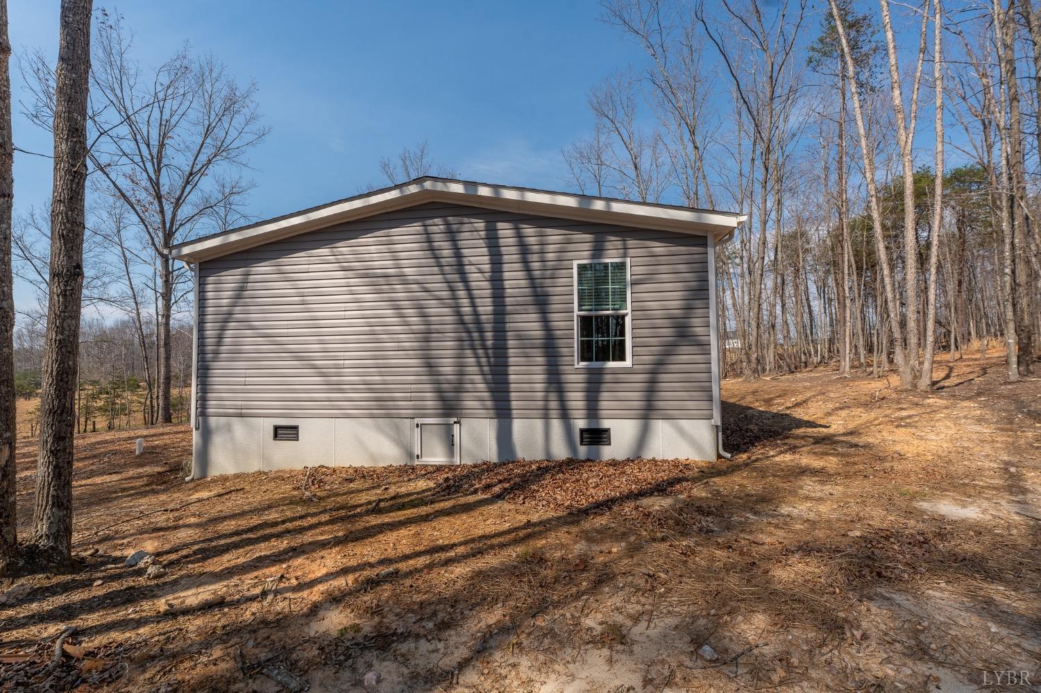 1381 Moccasin Path Trail, Huddleston, Virginia image 11
