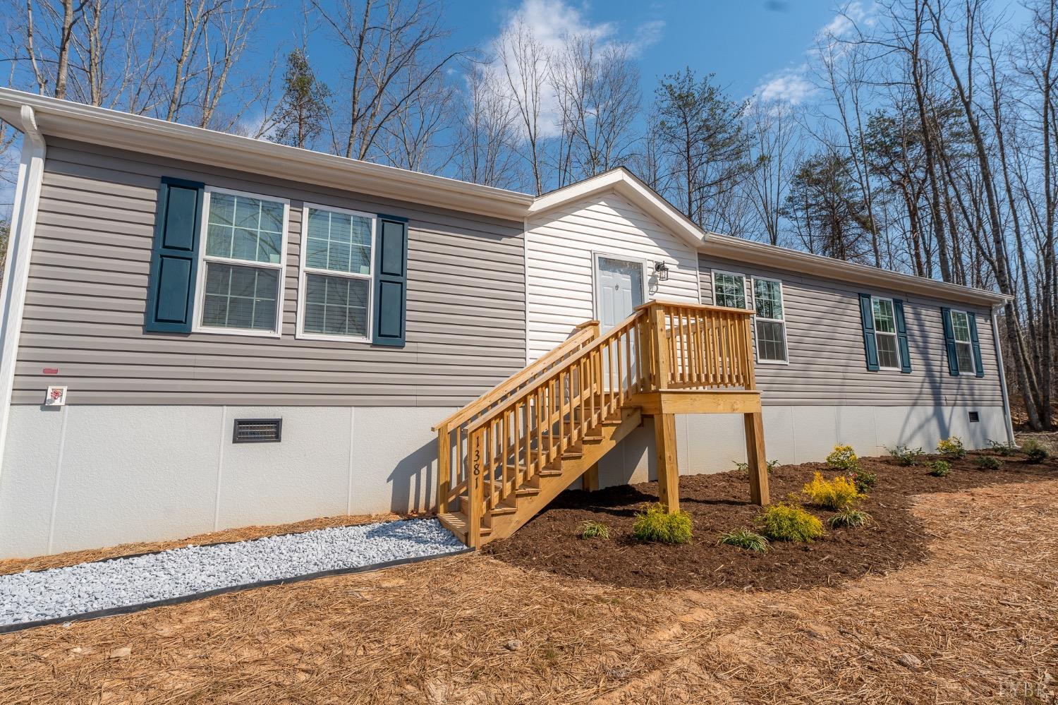 1381 Moccasin Path Trail, Huddleston, Virginia image 6
