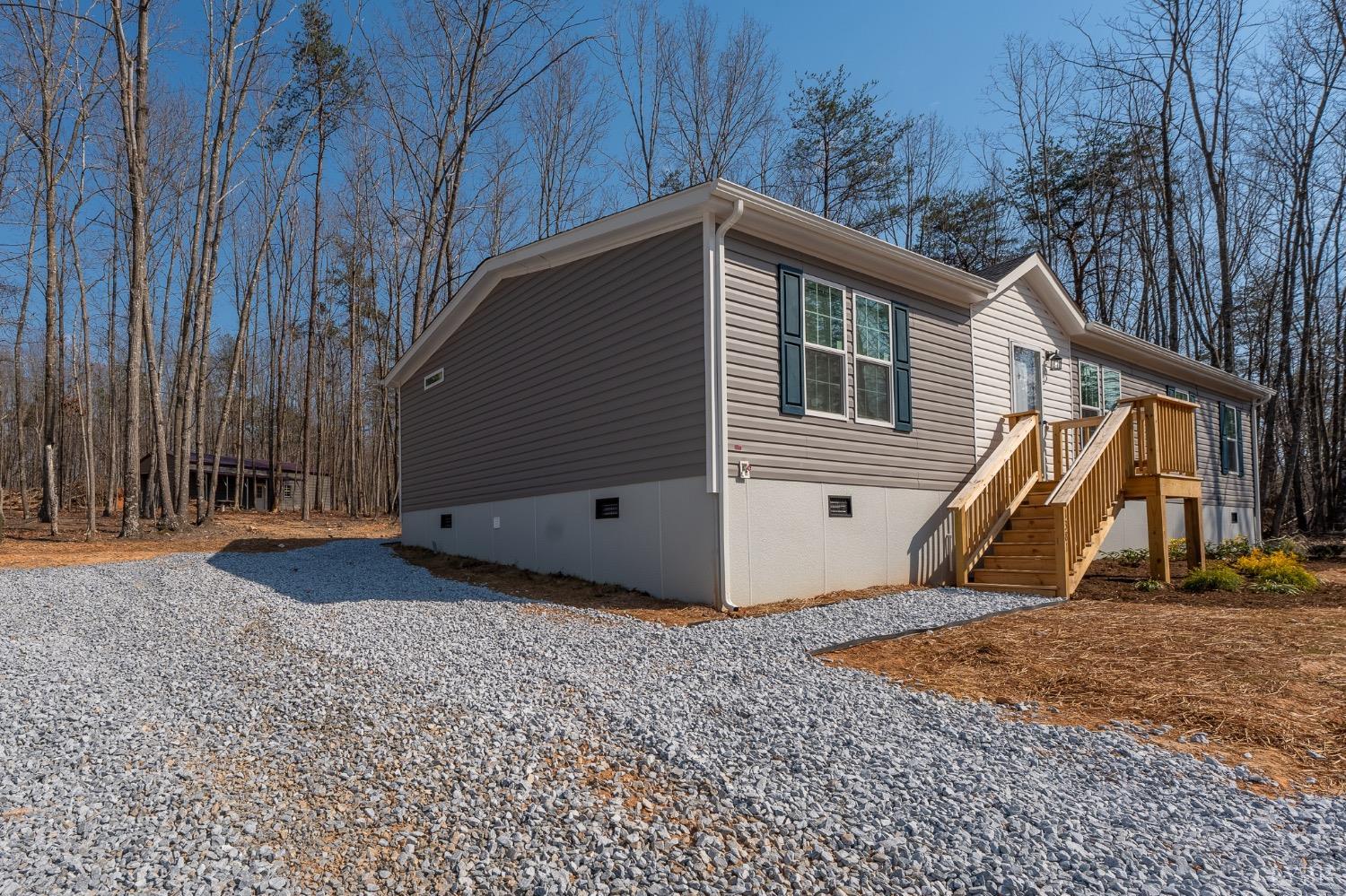 1381 Moccasin Path Trail, Huddleston, Virginia image 7