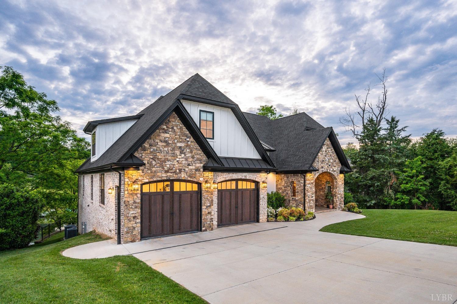 1836 Lake Manor Drive, Forest, Virginia image 2