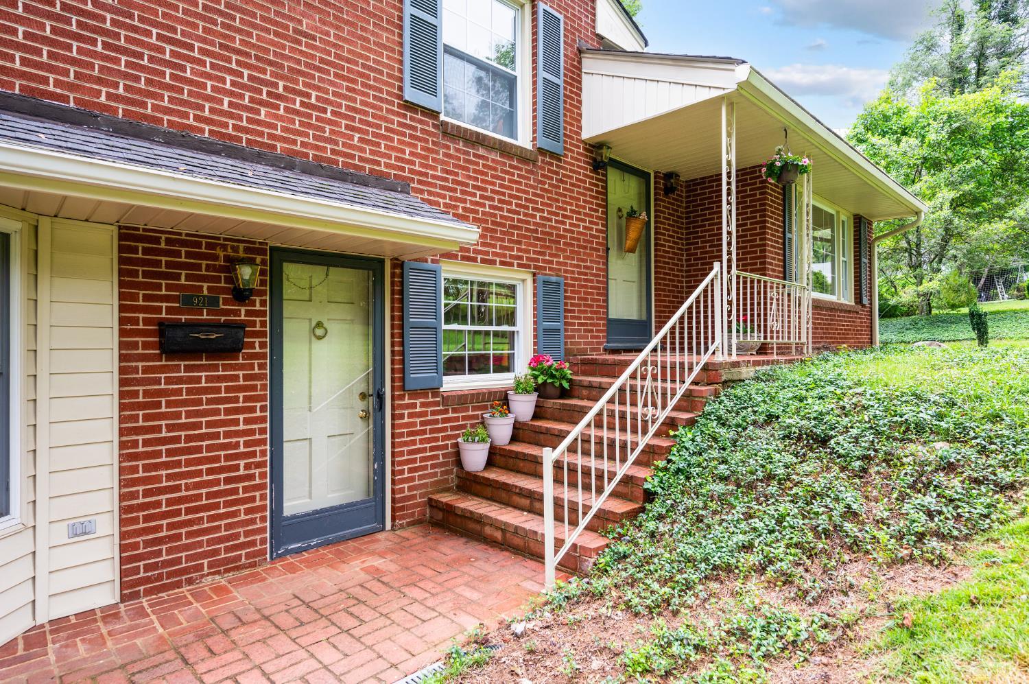 921 Peaksview Street, Bedford, Virginia image 2
