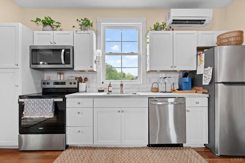Tiny photo for 1589 Clearview Road, Bedford, VA 24523 (MLS # 366173)