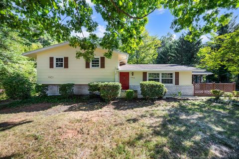 Photo of 1022 Moreview Drive, Lynchburg, VA 24502 (MLS # 361654)