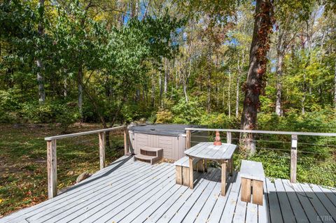 Tiny photo for 1795 Karnes Road, Bedford, VA 24523 (MLS # 362498)