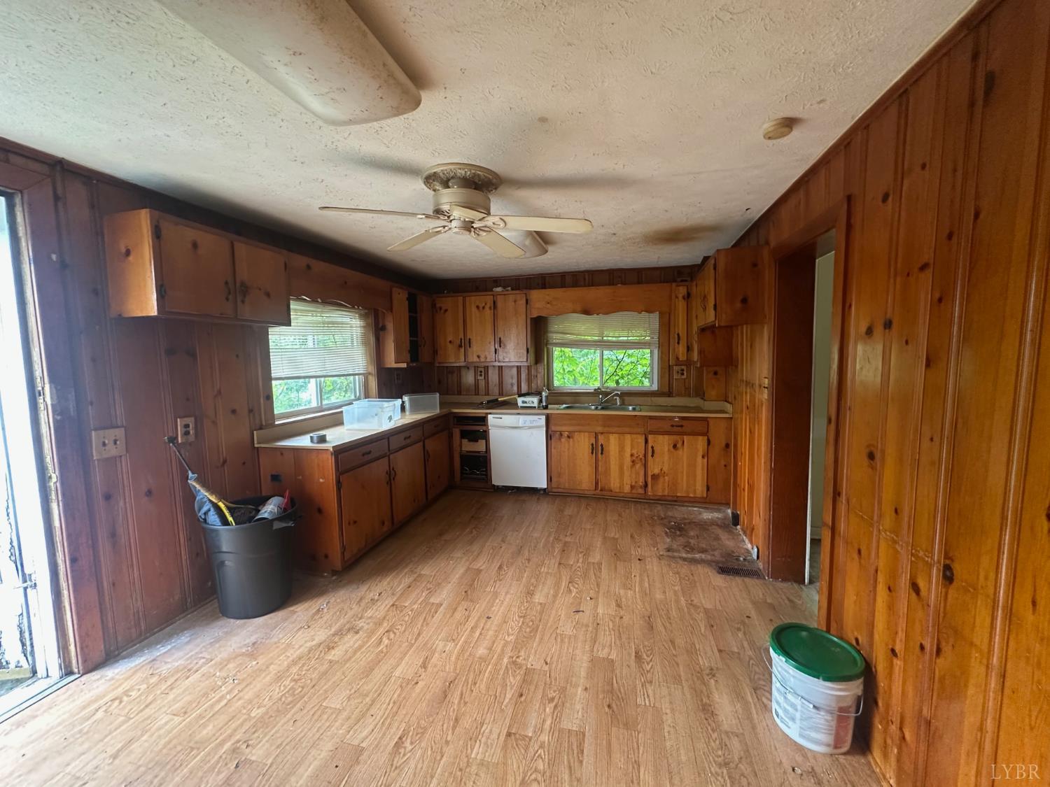 604 Lee Street, Bedford, Virginia image 3