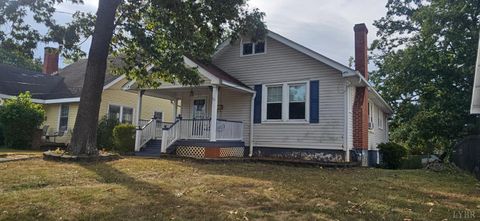 Photo of 319 Oakridge Boulevard, Lynchburg, VA 24502 (MLS # 361951)