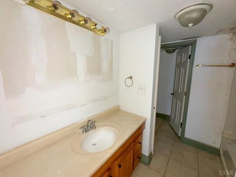 Tiny photo for 1011 Jackson Street, Lynchburg, VA 24504 (MLS # 366516)
