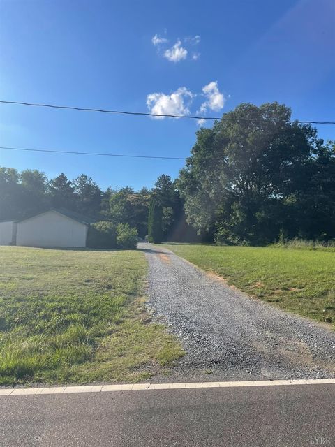 Photo of 4561 Colonial Highway, Evington, VA 24550 (MLS # 367360)