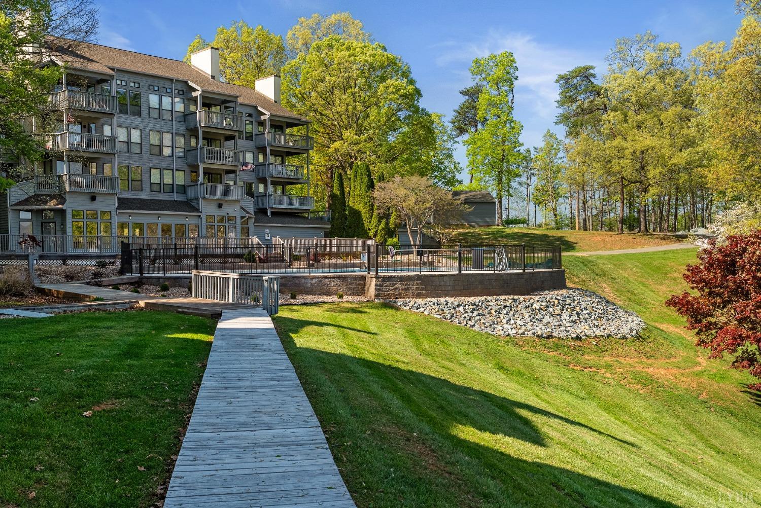 75 Dockside Circle #308, Moneta, Virginia image 2