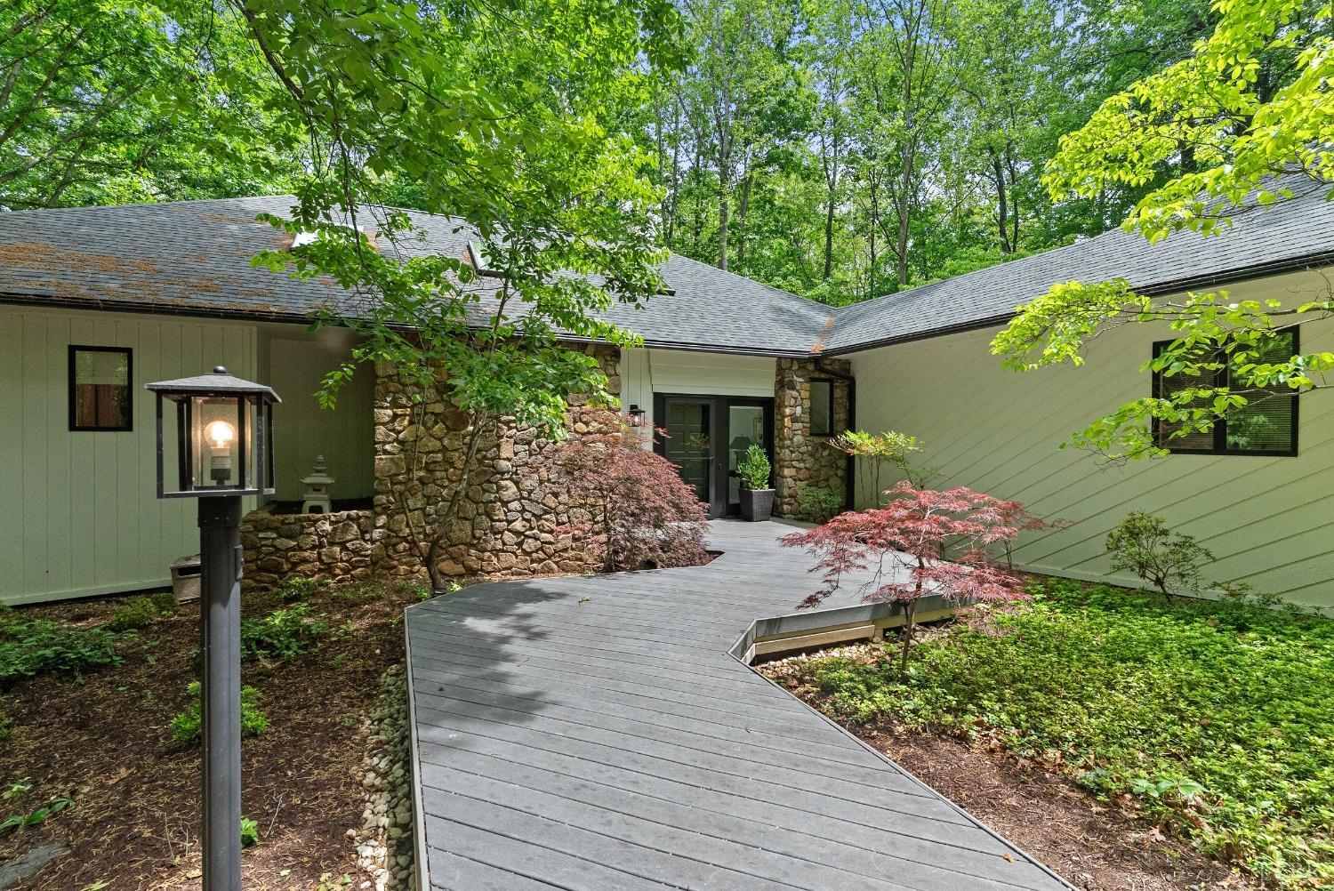 101 Oakmont Court, Lynchburg, Virginia image 2
