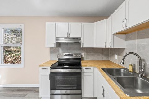 Tiny photo for 128 Walnut Street, Amherst, VA 24521 (MLS # 364031)