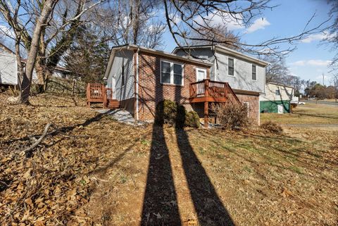 Tiny photo for 128 Walnut Street, Amherst, VA 24521 (MLS # 364031)