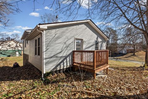 Tiny photo for 128 Walnut Street, Amherst, VA 24521 (MLS # 364031)