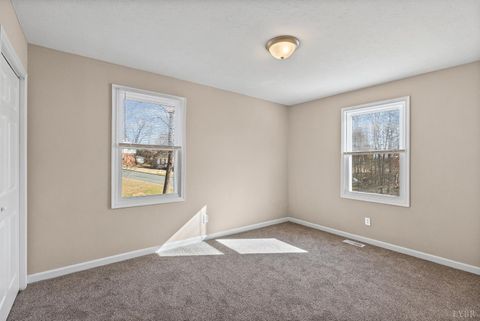 Tiny photo for 128 Walnut Street, Amherst, VA 24521 (MLS # 364031)