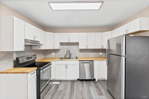 Tiny photo for 128 Walnut Street, Amherst, VA 24521 (MLS # 364031)