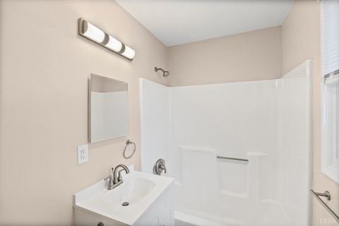 Tiny photo for 128 Walnut Street, Amherst, VA 24521 (MLS # 364031)