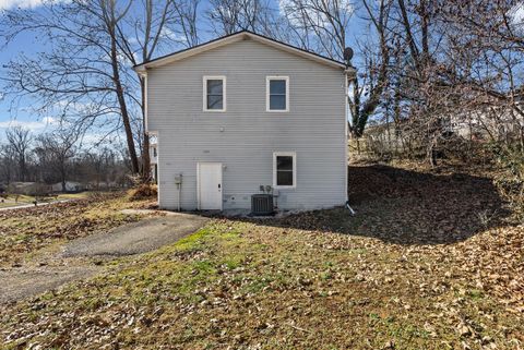 Tiny photo for 128 Walnut Street, Amherst, VA 24521 (MLS # 364031)