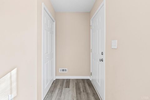 Tiny photo for 128 Walnut Street, Amherst, VA 24521 (MLS # 364031)