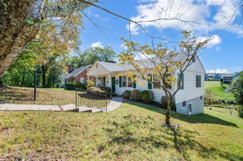 Tiny photo for 1531 Fairway Place, Lynchburg, VA 24503 (MLS # 362200)
