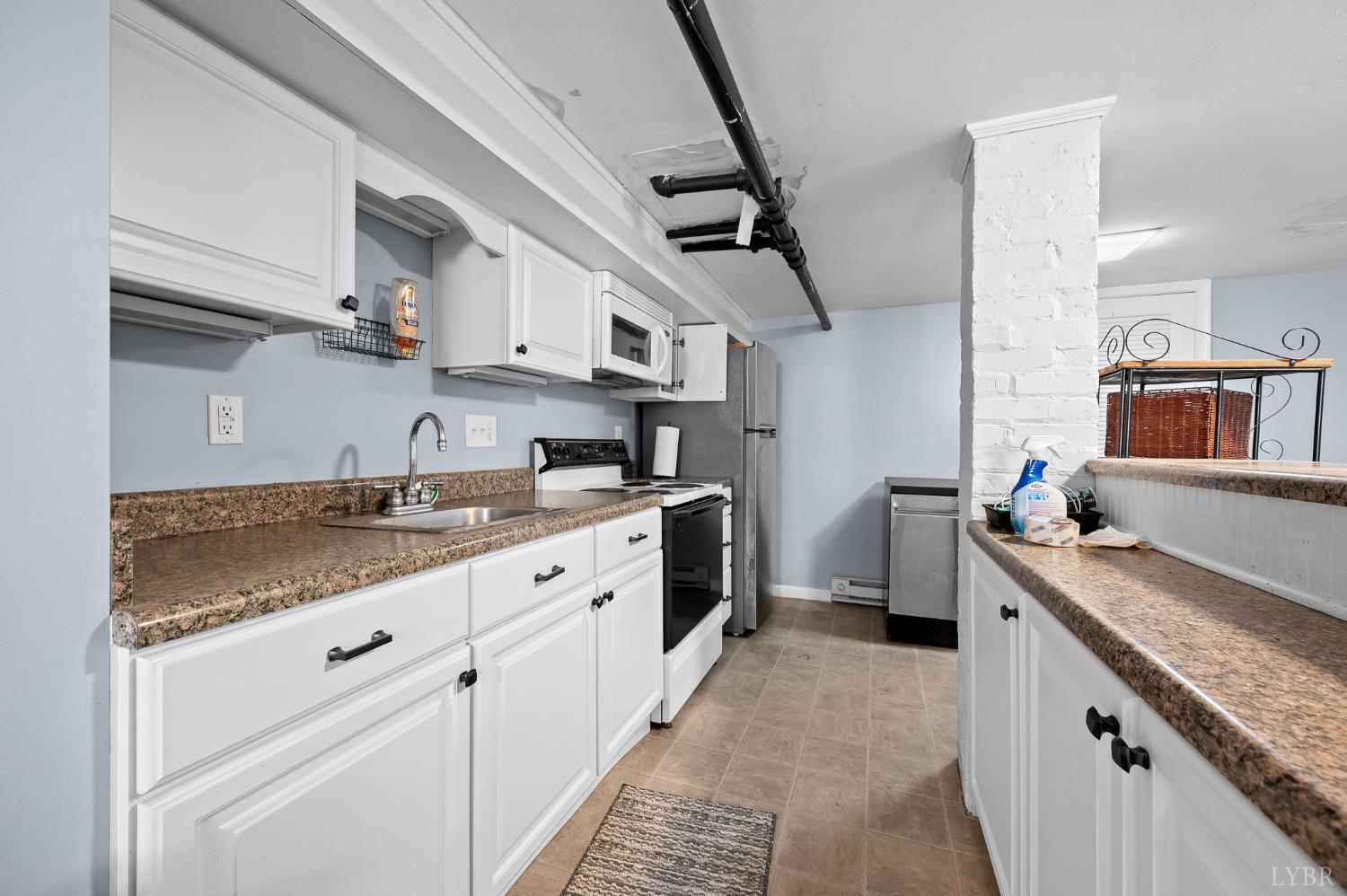 Lynchburg, Virginia 24503, United States, 4 Bedrooms Bedrooms, ,4 BathroomsBathrooms,Residential,Active,196812