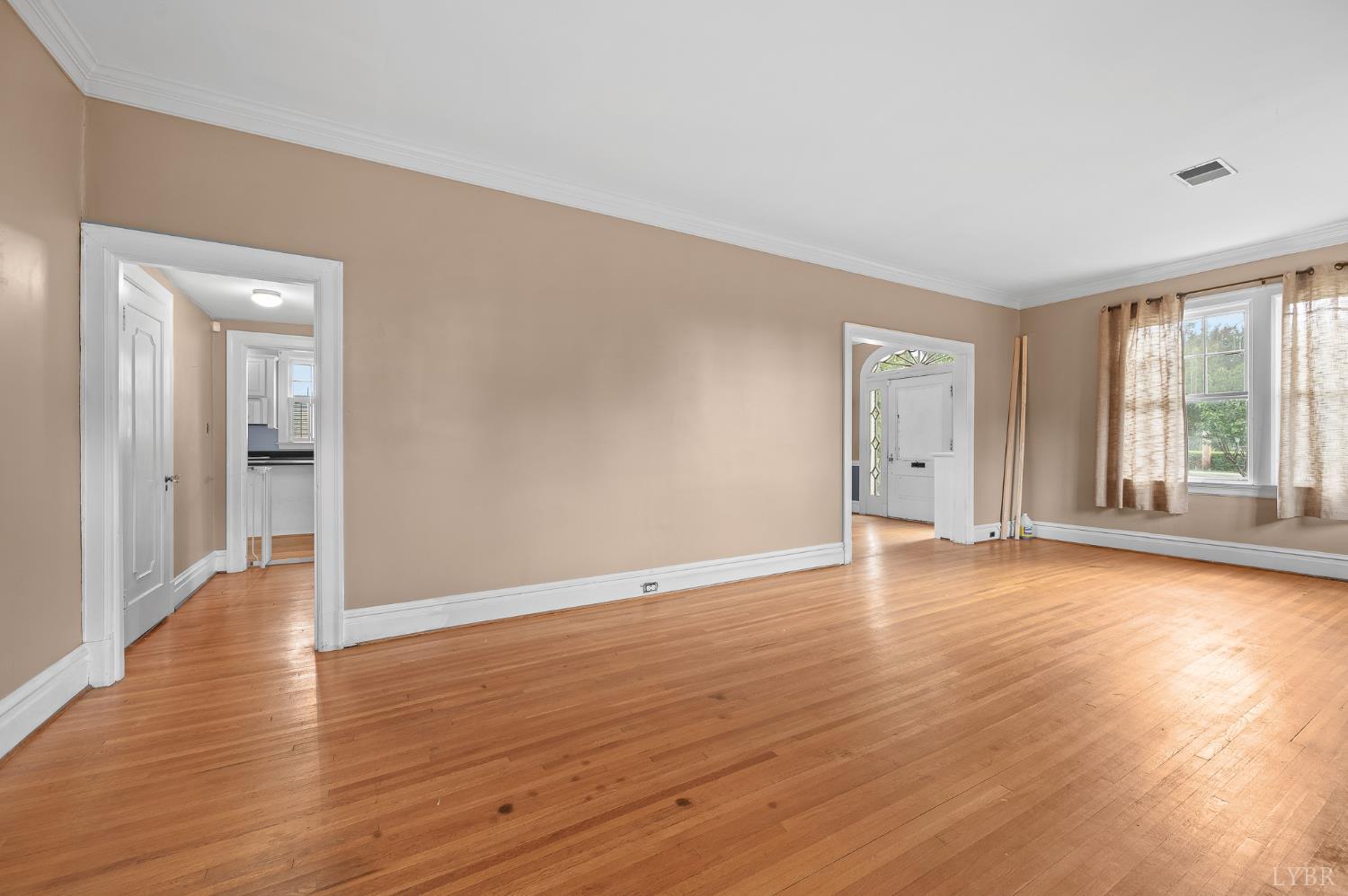 Lynchburg, Virginia 24503, United States, 4 Bedrooms Bedrooms, ,4 BathroomsBathrooms,Residential,Active,196812