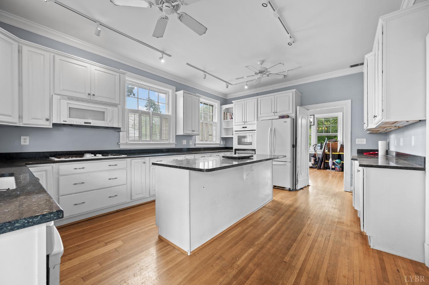 Lynchburg, Virginia 24503, United States, 4 Bedrooms Bedrooms, ,4 BathroomsBathrooms,Residential,Active,196812