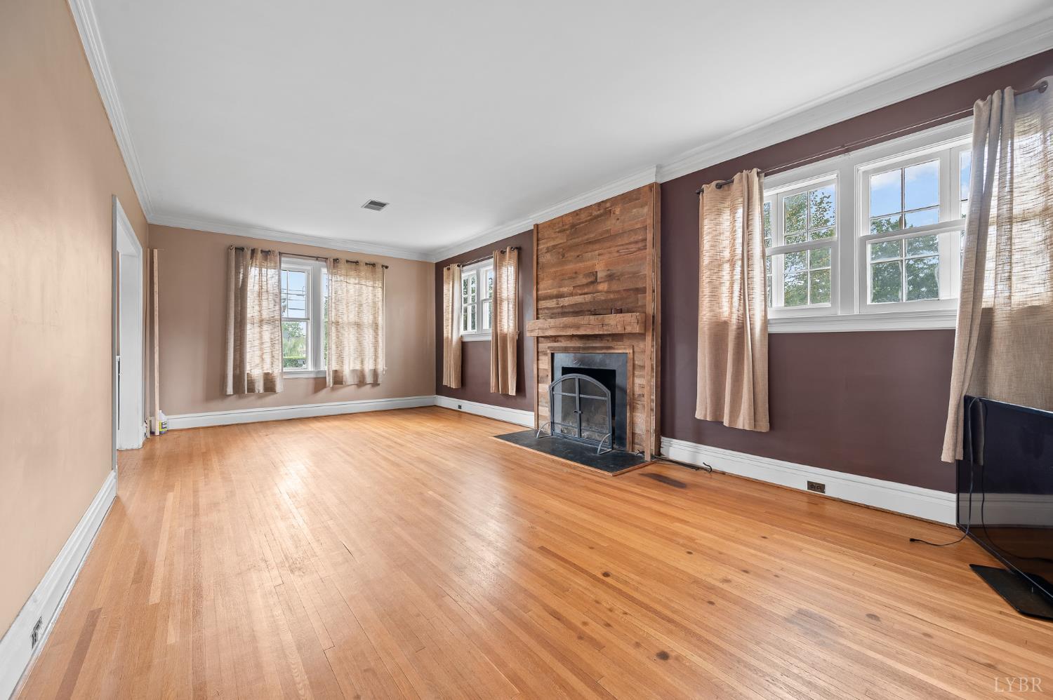 Lynchburg, Virginia 24503, United States, 4 Bedrooms Bedrooms, ,4 BathroomsBathrooms,Residential,Active,196812