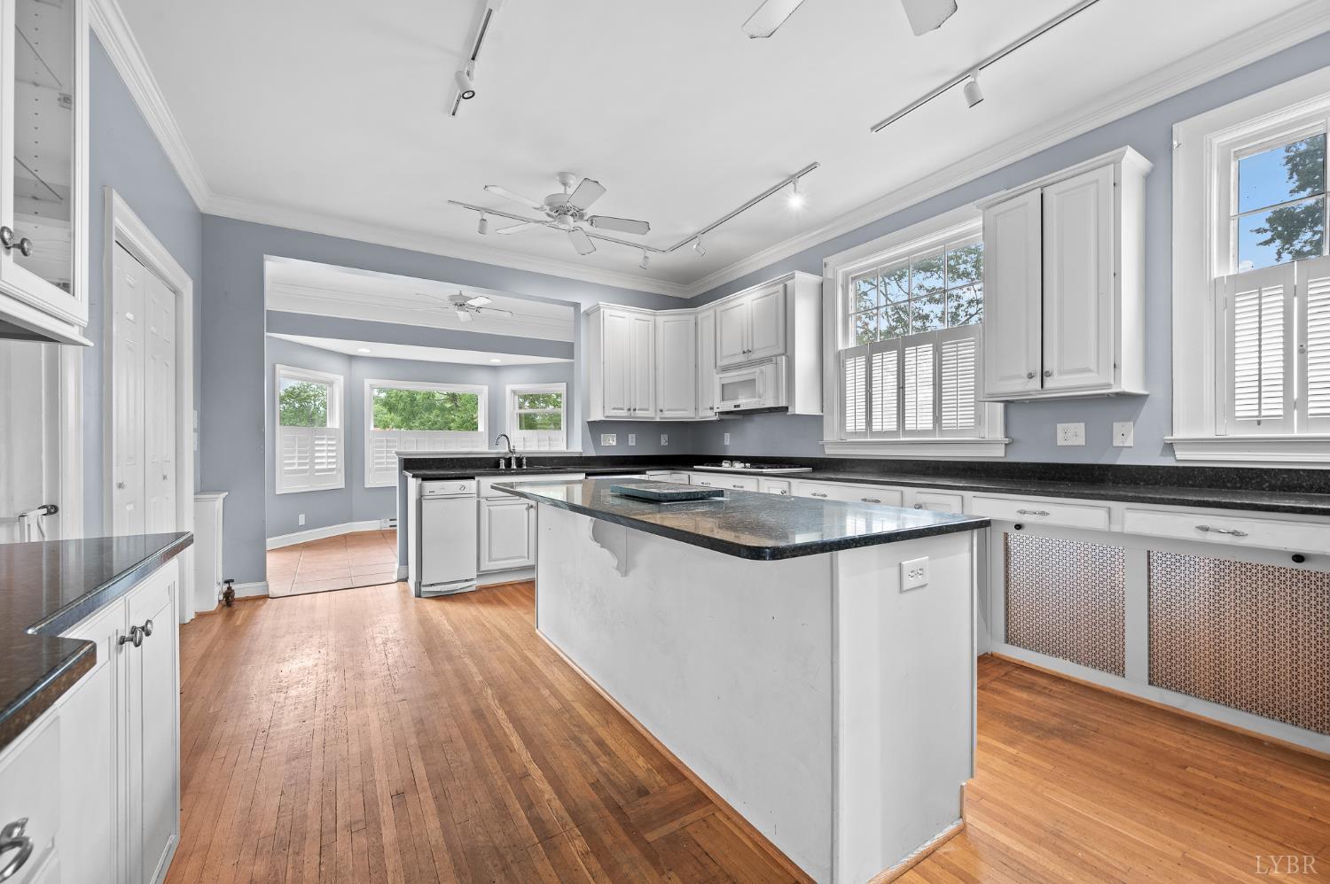 Lynchburg, Virginia 24503, United States, 4 Bedrooms Bedrooms, ,4 BathroomsBathrooms,Residential,Active,196812