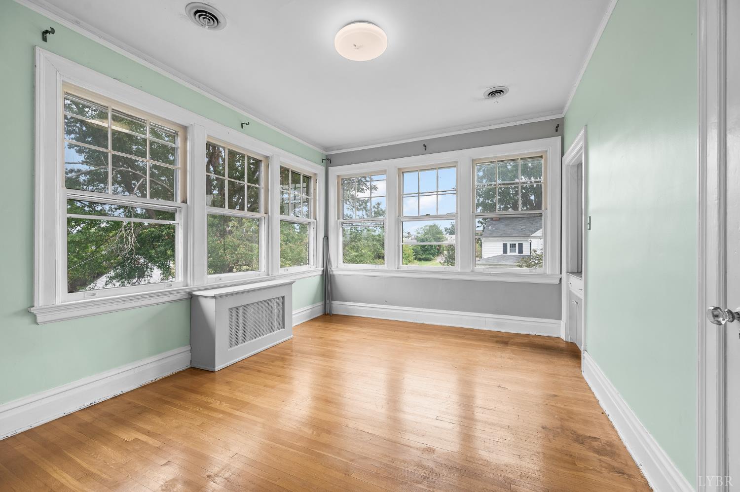 Lynchburg, Virginia 24503, United States, 4 Bedrooms Bedrooms, ,4 BathroomsBathrooms,Residential,Active,196812