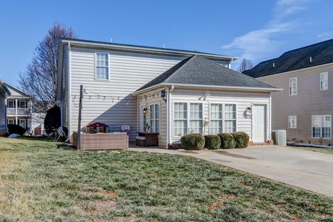 Tiny photo for 1040 Cranberry Ct Ct, Moneta, VA 24121 (MLS # 364444)