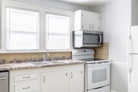 Tiny photo for 154 Lake Court Ave Ave, Lynchburg, VA 24502 (MLS # 365109)