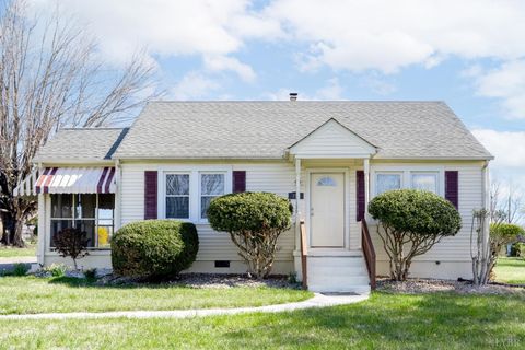 Tiny photo for 154 Lake Court Ave Ave, Lynchburg, VA 24502 (MLS # 365109)