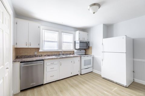 Tiny photo for 154 Lake Court Ave Ave, Lynchburg, VA 24502 (MLS # 365109)