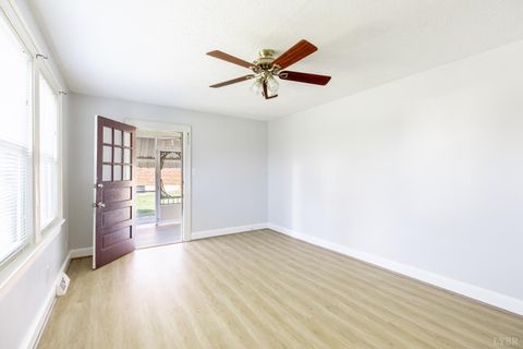 Tiny photo for 154 Lake Court Ave Ave, Lynchburg, VA 24502 (MLS # 365109)