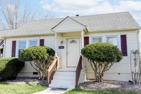 Tiny photo for 154 Lake Court Ave Ave, Lynchburg, VA 24502 (MLS # 365109)