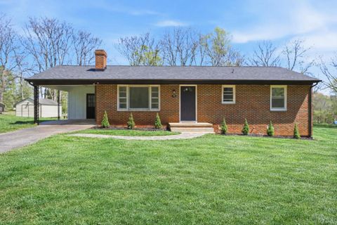 Photo of 161 Sunrise Street, Appomattox, VA 24522 (MLS # 365535)